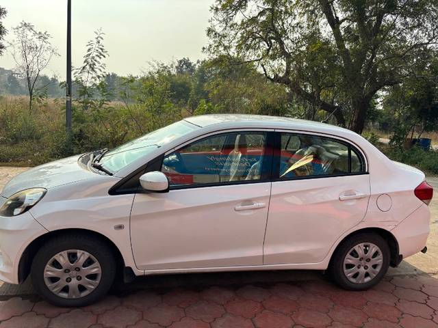 https://images10.gaadi.com/usedgaadi-sellcar/UsedCar/7eac8a38-1104-4339-a8f2-e9b4b0c9d34e/0b034676-3e8c-4e6e-a430-679a76ec6607.jpg?imwidth=6402