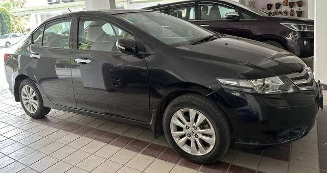 https://images10.gaadi.com/usedgaadi-sellcar/UsedCar/7ef8e862-cf10-4fdd-8945-da65ca521e67/fad5c40b-4d93-4034-90b8-1fca27e74ced.jpg?imwidth=6400