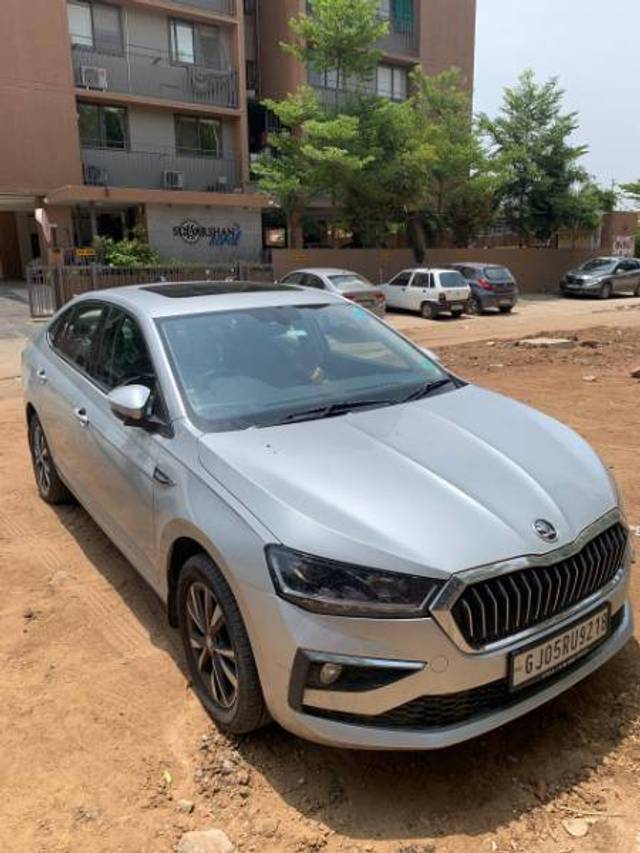 https://images10.gaadi.com/usedgaadi-sellcar/UsedCar/7f31d573-6957-406b-a3cd-b49702b84a17/f37b9ecd-3b49-491f-b57f-653064cd2e1d.jpg?imwidth=6400