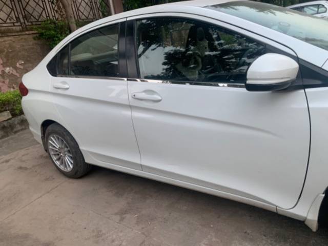 https://images10.gaadi.com/usedgaadi-sellcar/UsedCar/7fae6d0c-72aa-4dcd-872a-a31c548628dd/86d34566-bc0c-44a7-84da-fa5d5c13a554.jpeg?imwidth=6402