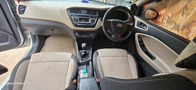 https://images10.gaadi.com/usedgaadi-sellcar/UsedCar/7fd1d9e8-be64-4fb6-9497-d602e077d7f9/9a7495fe-8dee-4dd4-8cff-b1cb5b19e0a2.jpg?imwidth=6401