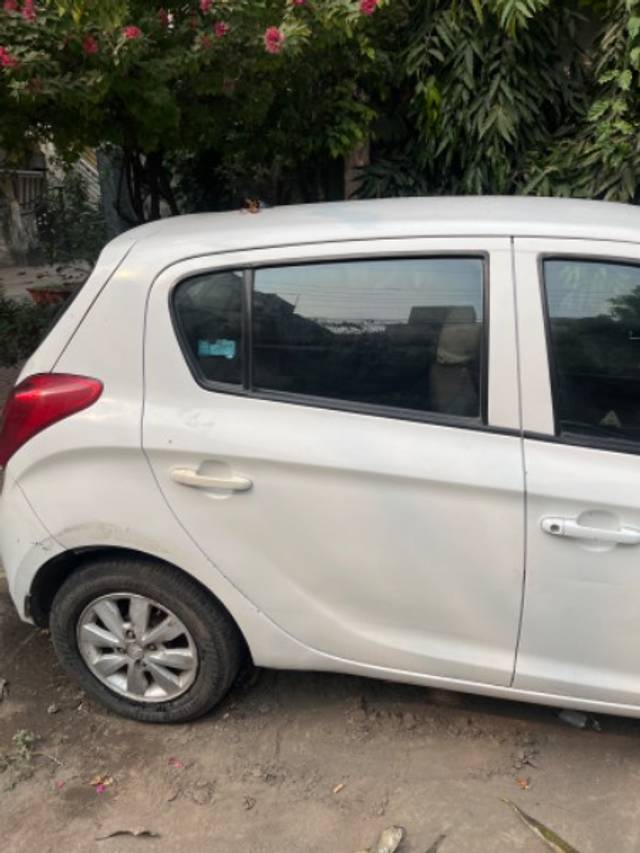 https://images10.gaadi.com/usedgaadi-sellcar/UsedCar/7fd4d316-8b65-47f7-9854-6e201cf9dc66/4be725a8-5e98-4167-b42f-baccfaaeeb86.jpeg?imwidth=6402