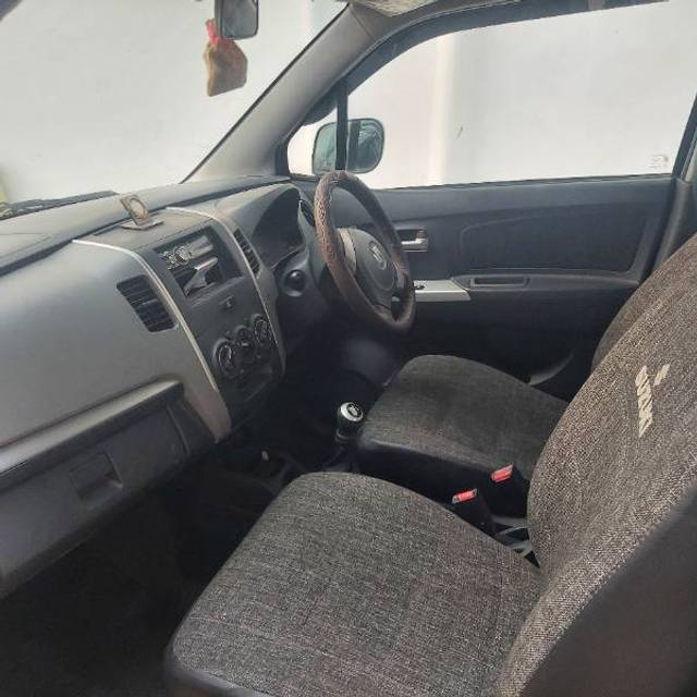 https://images10.gaadi.com/usedgaadi-sellcar/UsedCar/7fdea544-e96b-4432-8ef2-cc8aa580530b/c0047ece-a16d-4cbb-96d0-a0b52747566b.jpg?imwidth=6402