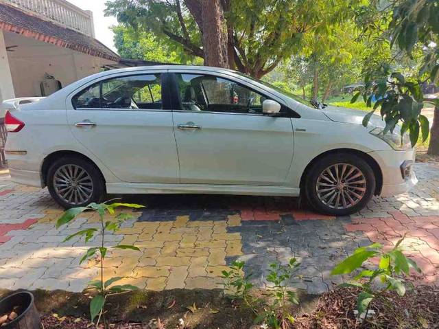 https://images10.gaadi.com/usedgaadi-sellcar/UsedCar/7ff590ca-f139-423e-8cce-e0b8227a38f6/eb3b6cf2-4b76-4160-a9a1-2edf8e78e741.jpg?imwidth=6401