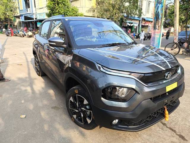 https://images10.gaadi.com/usedgaadi-sellcar/UsedCar/800ab6d7-6957-4e1e-a59b-f8702d63a93a/0307c610-d5a2-4c61-9ba3-f34e65930eaf.jpg?imwidth=6400