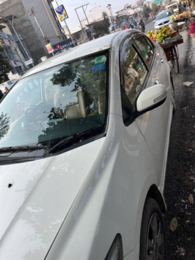 https://images10.gaadi.com/usedgaadi-sellcar/UsedCar/801a1f50-986c-48e5-8702-c0d1bf21a59b/3ac1172d-ee2d-42d4-828a-4348d247012b.jpeg?imwidth=6400