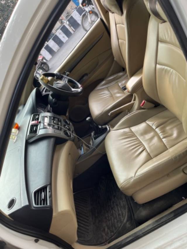 https://images10.gaadi.com/usedgaadi-sellcar/UsedCar/801a1f50-986c-48e5-8702-c0d1bf21a59b/3e5b74db-4c00-463f-bfb1-7e35ac96b2c7.jpeg?imwidth=6401