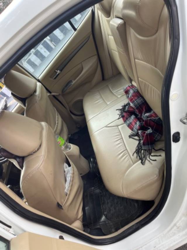 https://images10.gaadi.com/usedgaadi-sellcar/UsedCar/801a1f50-986c-48e5-8702-c0d1bf21a59b/730c27ee-ddb8-438b-ac3d-4d96f6557d19.jpeg?imwidth=6402