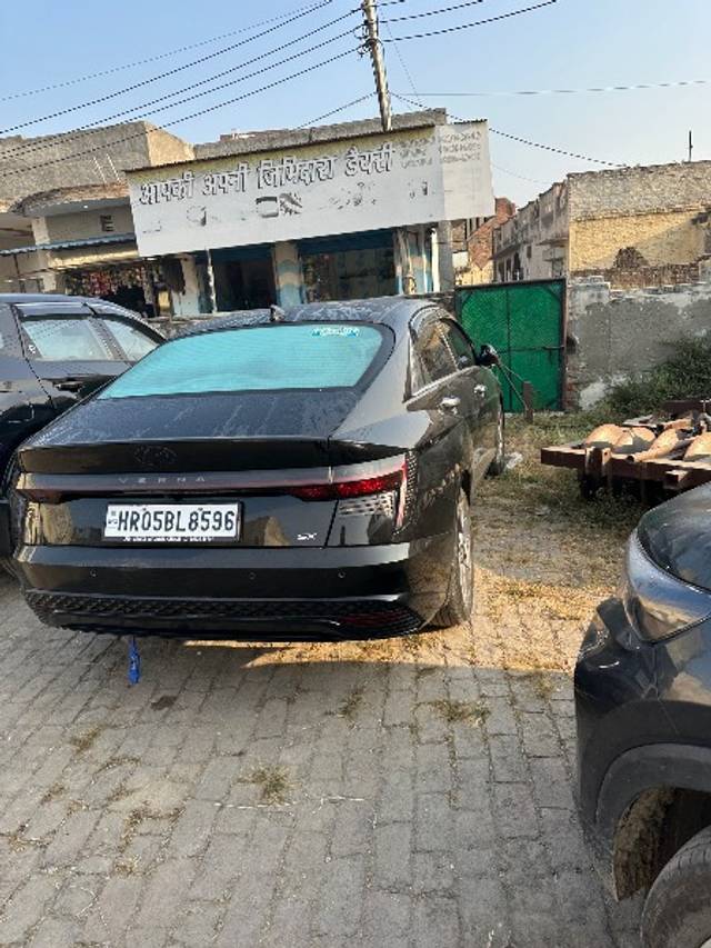 https://images10.gaadi.com/usedgaadi-sellcar/UsedCar/8072620e-4a6f-4229-bce9-67c89dc7905c/7787edd3-56b8-4a1d-895b-e70538eb408c.jpeg?imwidth=6400