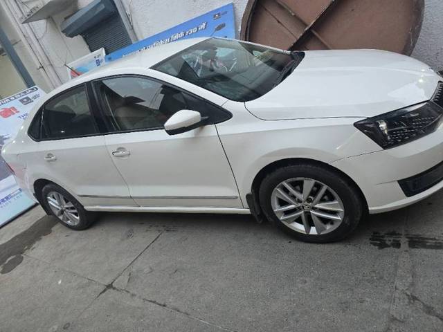 https://images10.gaadi.com/usedgaadi-sellcar/UsedCar/80b8af78-6370-41f0-80af-b344e86b6792/f0ed77b8-d928-4cc6-8187-bee82cc168a0.jpg?imwidth=6400