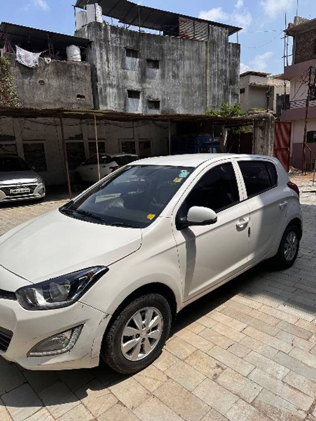 https://images10.gaadi.com/usedgaadi-sellcar/UsedCar/80d3c290-b5f5-4c90-8905-a7b06cbbd26f/3cf0b48f-11f7-4e70-bd26-d87a2bbc1fef.jpg?imwidth=6400