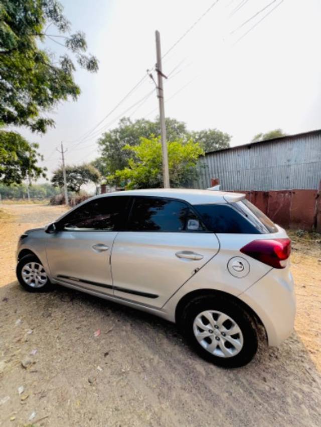 https://images10.gaadi.com/usedgaadi-sellcar/UsedCar/80ed6d29-352d-44e8-a6c0-275c1afdf2cd/55a39681-ff01-4b21-afb0-83147d579eb5.jpeg?imwidth=6402
