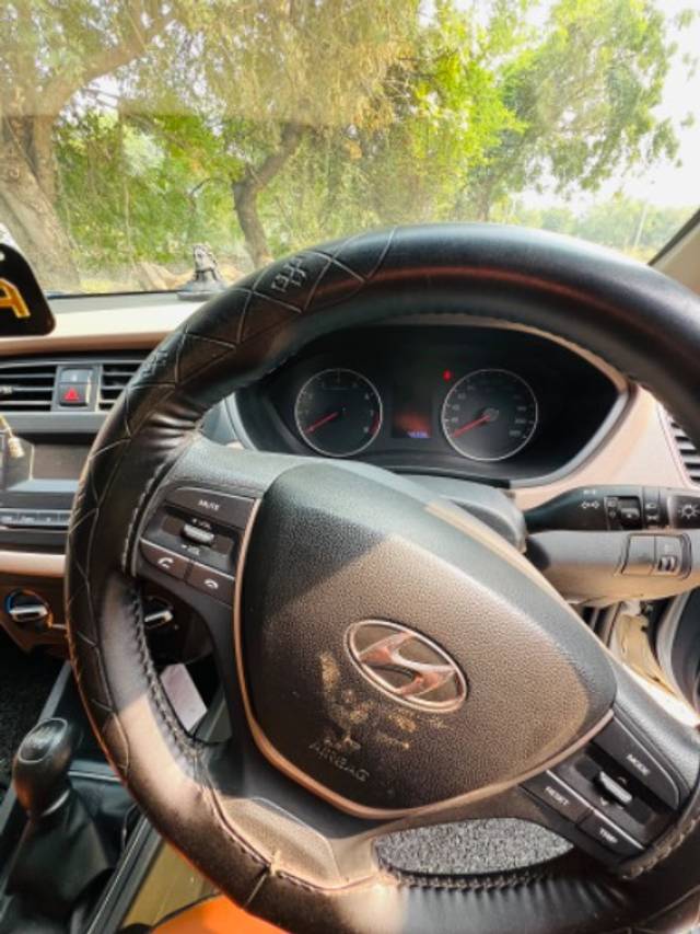 https://images10.gaadi.com/usedgaadi-sellcar/UsedCar/80ed6d29-352d-44e8-a6c0-275c1afdf2cd/da6cb713-babb-4272-b8e5-c5f0a4c1bd33.jpeg?imwidth=6401