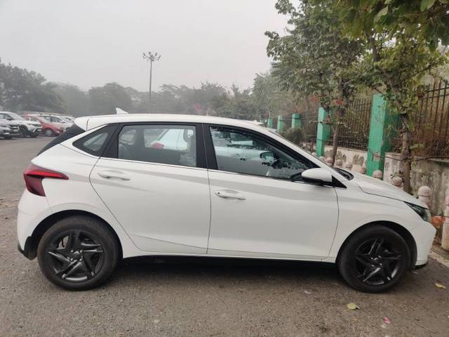 https://images10.gaadi.com/usedgaadi-sellcar/UsedCar/8109845b-5d1d-4752-baf6-f0e83fe66859/5b6c06e1-df84-4ee1-9a86-af864a121866.jpg?imwidth=6401