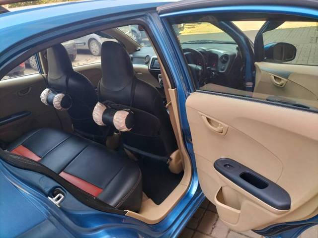 https://images10.gaadi.com/usedgaadi-sellcar/UsedCar/812019a9-ca1c-4891-a0d0-55736dabe3c3/c4375e3c-2e37-4bc0-9fb8-43aa46f03526.jpg?imwidth=6402