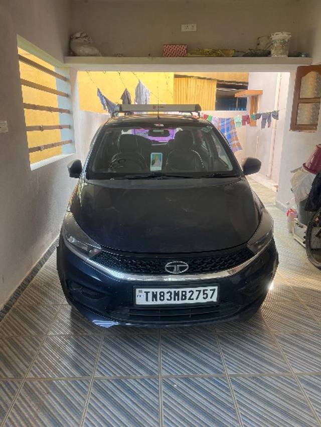 https://images10.gaadi.com/usedgaadi-sellcar/UsedCar/8128e91c-c344-4e72-a3cb-5eabcc8252a8/147cf003-f6c2-46cc-b423-ac8e4feaddc7.jpg?imwidth=6400