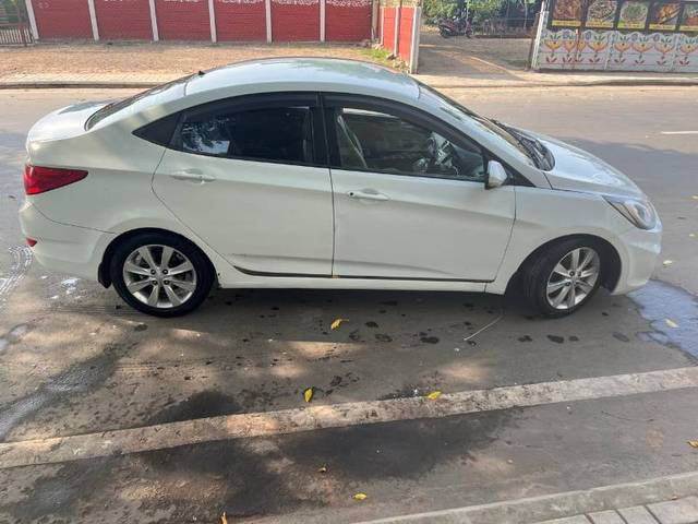 https://images10.gaadi.com/usedgaadi-sellcar/UsedCar/816d4b7e-cfc2-45e5-a7b5-692d5ace6282/10c1eed0-72eb-407d-bfdb-e0261ccbff76.jpg?imwidth=6401