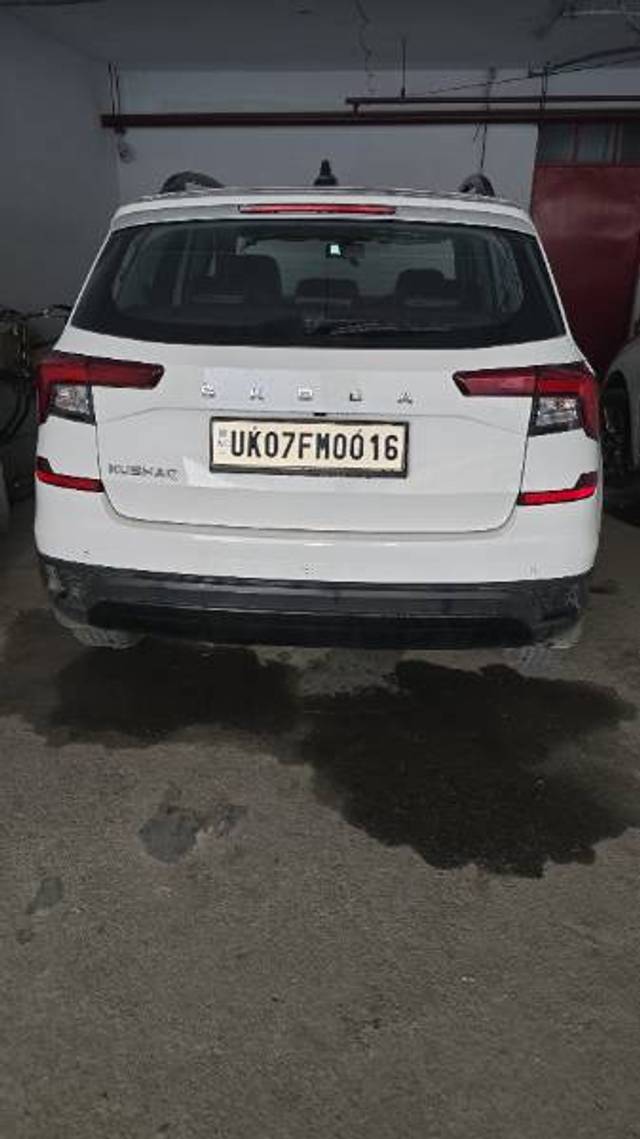 https://images10.gaadi.com/usedgaadi-sellcar/UsedCar/819f9f76-7b8d-46ba-842c-82bda0d778c0/1f8f5e81-afeb-4df9-b72b-fcd55156eed0.jpg?imwidth=6402