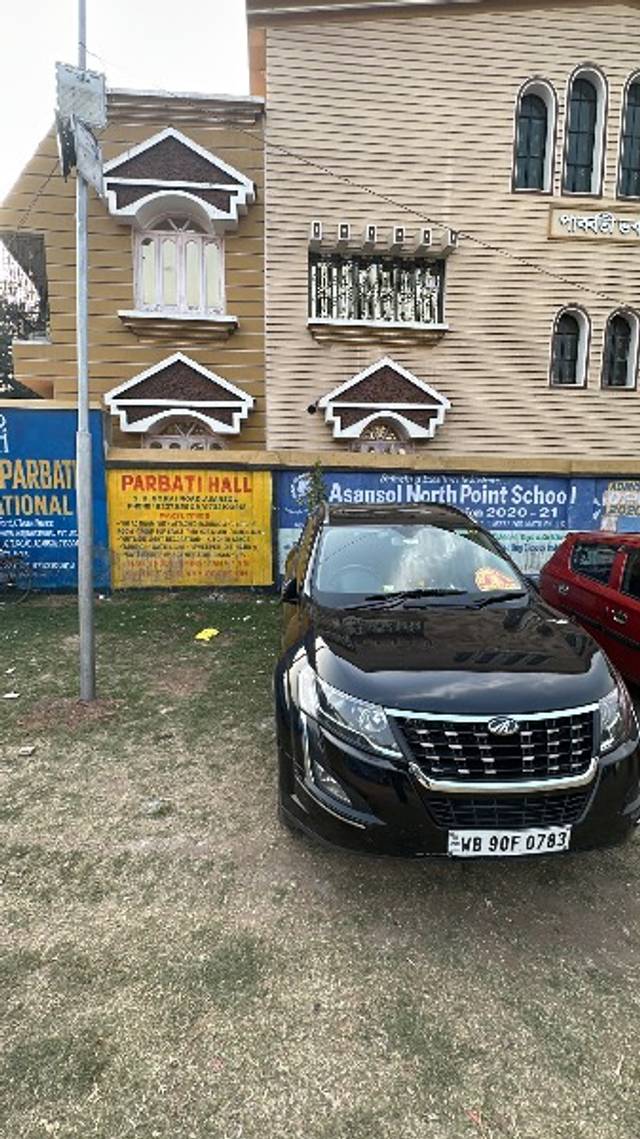 https://images10.gaadi.com/usedgaadi-sellcar/UsedCar/819ff367-0ac6-43f3-90c8-ffcbd1f68058/53b396e3-dacf-44fd-aad8-29ecd9ceb721.jpeg?imwidth=6400