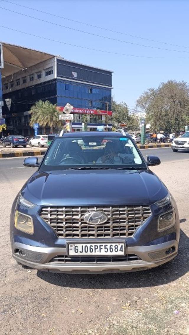 https://images10.gaadi.com/usedgaadi-sellcar/UsedCar/81bfa992-bedf-4bec-8900-0428a7334fb7/14320db5-4f22-49b4-a1aa-b50c4138acad.jpeg?imwidth=6400