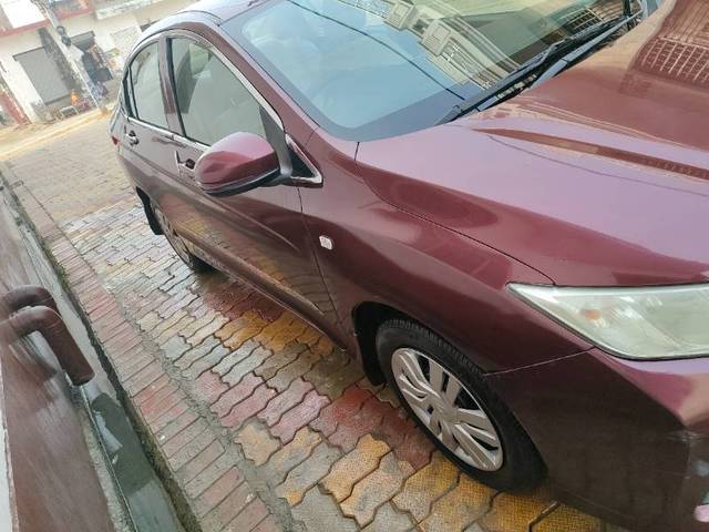 https://images10.gaadi.com/usedgaadi-sellcar/UsedCar/81c67c34-ddbf-44bd-be7c-f157e72e7544/02c0bf52-5177-4d56-b18b-6ea2f239f532.jpg?imwidth=6401