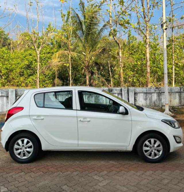 https://images10.gaadi.com/usedgaadi-sellcar/UsedCar/81e85a0e-0c16-492a-92da-0689b48759c6/6f8b9c39-149b-4303-82e2-8cab3bb4c555.jpg?imwidth=6401
