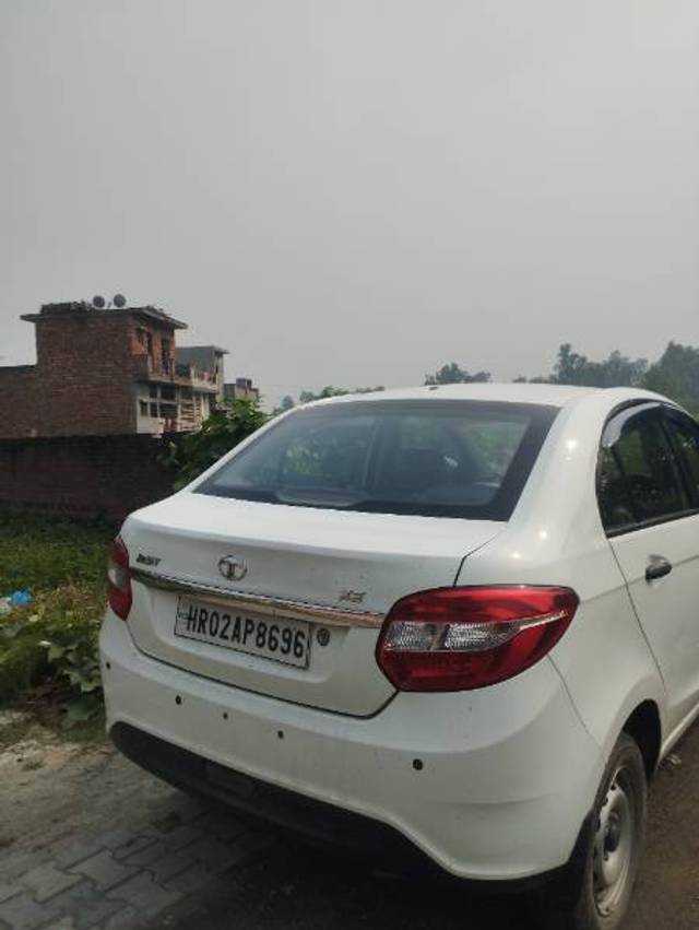 https://images10.gaadi.com/usedgaadi-sellcar/UsedCar/82014554-493c-4cd7-8deb-3c73e3e7a835/5155408f-9f6a-4bdf-a61c-8f4d3aa07fbc.jpg?imwidth=6402