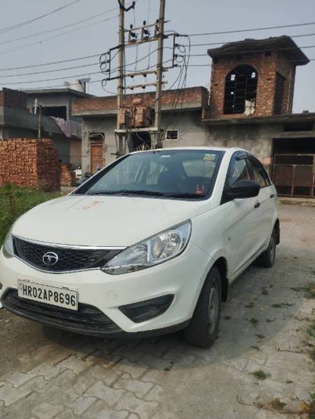 https://images10.gaadi.com/usedgaadi-sellcar/UsedCar/82014554-493c-4cd7-8deb-3c73e3e7a835/d7fa39f5-c73a-4db5-b409-13a3ef911290.jpg?imwidth=6400