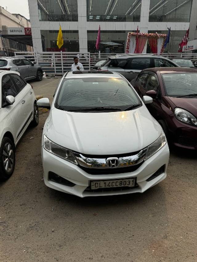 https://images10.gaadi.com/usedgaadi-sellcar/UsedCar/82abc5a1-1399-4c3a-b93d-fbaef718cd26/2f612677-d347-4f74-90a8-eee1ad801139.jpg?imwidth=6402