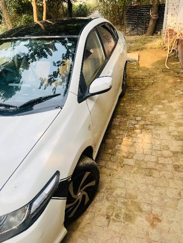 https://images10.gaadi.com/usedgaadi-sellcar/UsedCar/82d1d180-efb0-4f73-bec9-bf43d190a785/73dd6de8-cfcd-4075-a745-81c44943aad1.jpeg?imwidth=6400