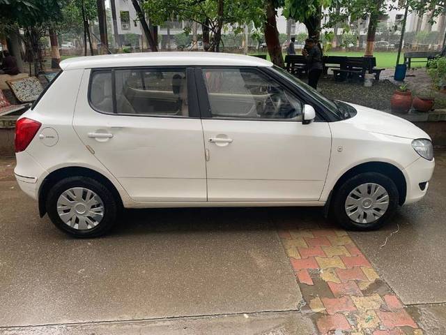 https://images10.gaadi.com/usedgaadi-sellcar/UsedCar/82da81ec-dfe8-498d-8784-6fbbdacc7fe6/4d3c9f5b-a212-4cee-be07-a0a670e4eeab.jpeg?imwidth=6401