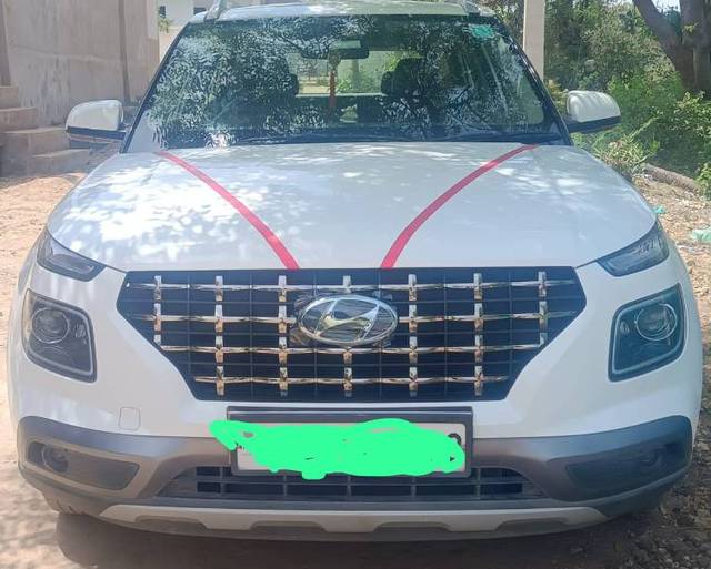 https://images10.gaadi.com/usedgaadi-sellcar/UsedCar/82ff9441-4fa4-4be9-ade0-be1ae719ad87/09e27948-520b-4db7-8738-4f91356ba0be.jpeg?imwidth=6400