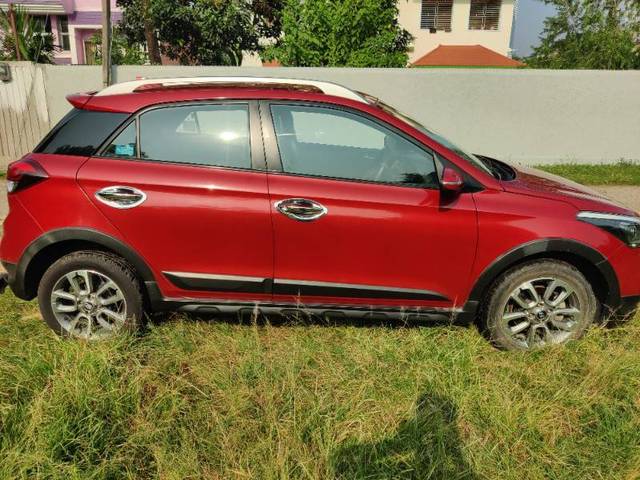 https://images10.gaadi.com/usedgaadi-sellcar/UsedCar/835217c9-1b7f-49f9-a31f-1ffa806b6dbf/79037714-2319-4c39-85f4-94a289666aba.jpg?imwidth=6401