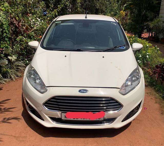 https://images10.gaadi.com/usedgaadi-sellcar/UsedCar/836f6c06-417e-40f3-aec7-25ad1c57aa8e/91df2fa0-f716-447d-bf5e-cf98c5f18c3d.jpg?imwidth=6401