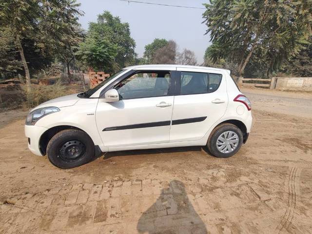 https://images10.gaadi.com/usedgaadi-sellcar/UsedCar/837b8ed5-c353-4d82-a9e5-18076ce04b50/d99da19a-48be-4dc5-b449-46a34c1e4d30.jpg?imwidth=6402