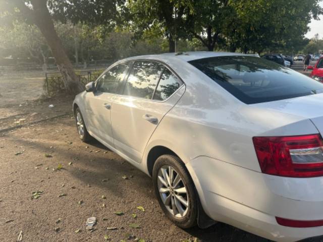 https://images10.gaadi.com/usedgaadi-sellcar/UsedCar/83914d1f-25f2-4e2c-a536-64fc9b120b0c/0a06d303-f727-4d20-b94a-251a6d5e73ef.jpg?imwidth=6402