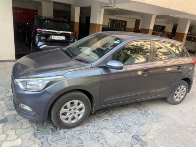 https://images10.gaadi.com/usedgaadi-sellcar/UsedCar/8396d559-8614-4a8d-b3da-93050275a486/89b9bc95-1549-400c-b86f-77b5cd7c96fa.jpeg?imwidth=6400