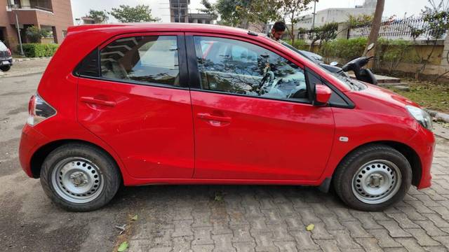 https://images10.gaadi.com/usedgaadi-sellcar/UsedCar/83c3dbbd-b398-4de7-910d-1509b5d14877/63135755-fd65-4a76-8068-b7bf07e9a354.jpg?imwidth=6400