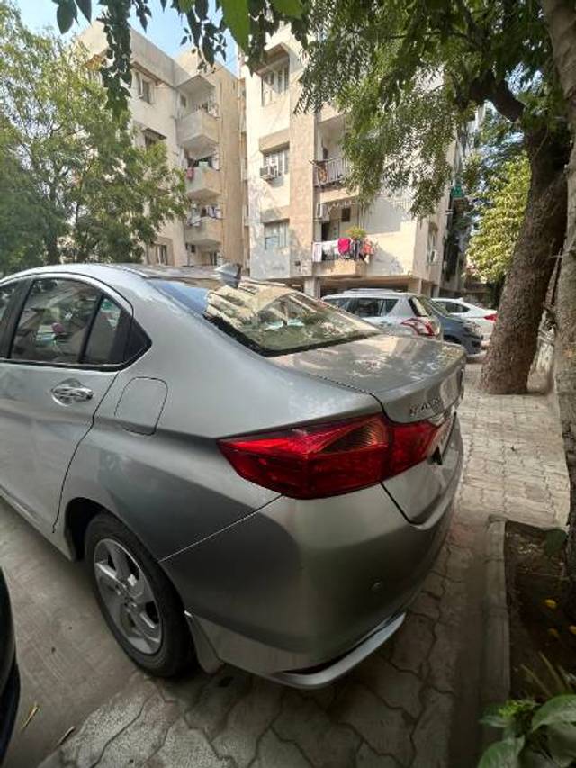 https://images10.gaadi.com/usedgaadi-sellcar/UsedCar/840f8e8e-01c5-46d8-aaa7-00939e84da47/ed83ffe9-f52a-463a-a533-17d6c103ef14.jpg?imwidth=6401
