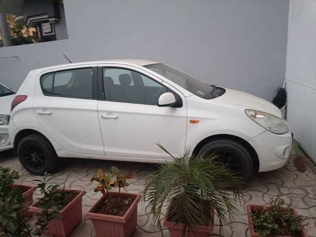 https://images10.gaadi.com/usedgaadi-sellcar/UsedCar/848e6d46-1c0e-4c4c-bd66-c19608981635/8b3caec5-be73-4615-8447-fd6e1a50a5c6.jpg?imwidth=6400