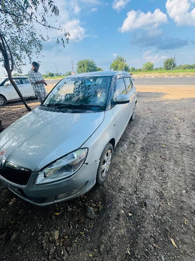 https://images10.gaadi.com/usedgaadi-sellcar/UsedCar/84a1279a-fb0c-45ee-ba18-509c90efa913/d43bd934-da1e-4900-8174-9e654d4f9967.jpg?imwidth=6402