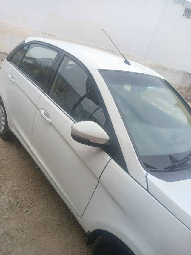 https://images10.gaadi.com/usedgaadi-sellcar/UsedCar/84b39c05-e00c-46b5-9955-c08d4176b97b/f54c9906-06fe-4fc2-be74-d64403829fb2.jpg?imwidth=6402