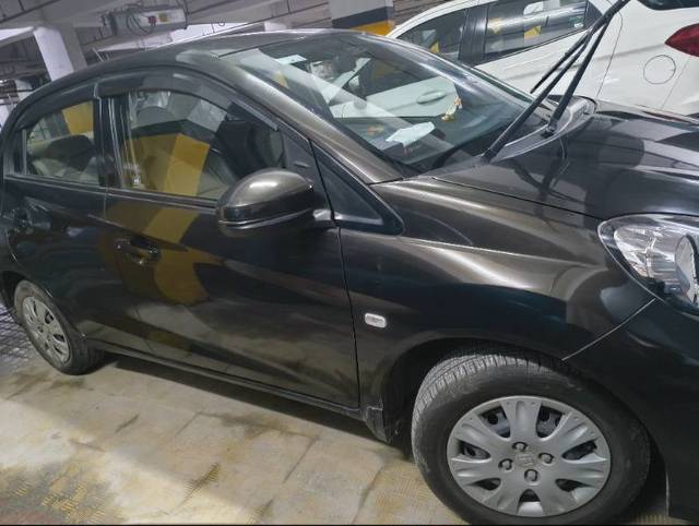 https://images10.gaadi.com/usedgaadi-sellcar/UsedCar/84cfdaf4-98db-4051-8d66-da5eb10d81bd/a875c9f2-098f-4427-b102-84639aa6f19d.jpg?imwidth=6401