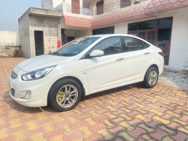 https://images10.gaadi.com/usedgaadi-sellcar/UsedCar/8566ee71-ab3b-4cee-8e7a-058f5b667321/57f5369b-e30e-4b9a-a644-f9fe278aadfa.jpeg?imwidth=6400