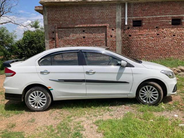 https://images10.gaadi.com/usedgaadi-sellcar/UsedCar/8582c898-c3e5-4ac0-8b03-0ffe0f7d13a8/d3163273-a2db-4ca3-95d0-c1af1b33b457.jpg?imwidth=6401