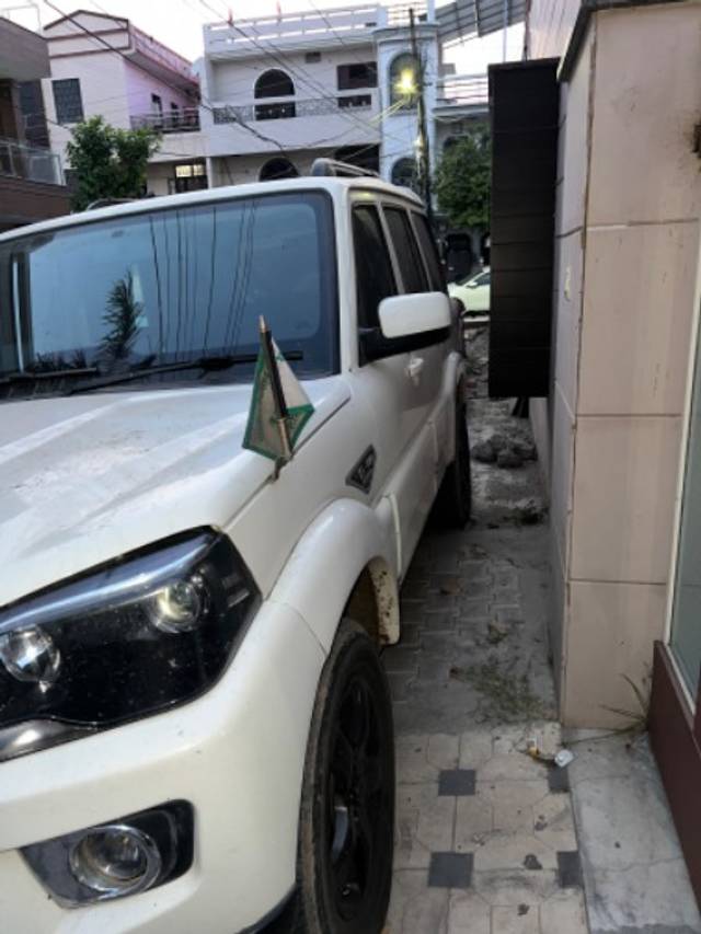 https://images10.gaadi.com/usedgaadi-sellcar/UsedCar/85b61999-0368-4bd8-9e42-8f38fceda1d2/a2d284ee-68cd-4b3d-ae48-4da721a2a885.jpeg?imwidth=6401
