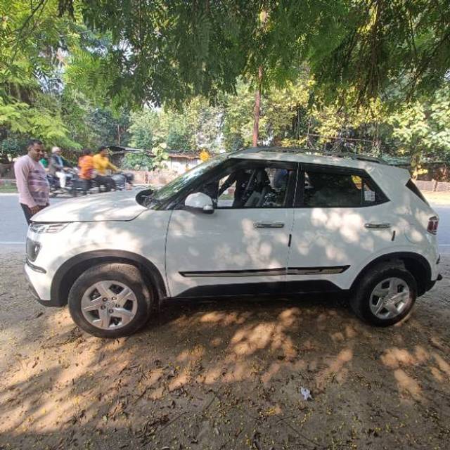 https://images10.gaadi.com/usedgaadi-sellcar/UsedCar/85b91323-89f3-4fde-ae68-302a469706da/ed39473a-c2d1-4a68-b3f6-7f9590d0665a.jpg?imwidth=6400
