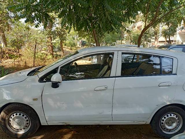 https://images10.gaadi.com/usedgaadi-sellcar/UsedCar/8617f605-d3cc-4ceb-ab68-442a353e9631/5627c53f-354c-40c9-9ab2-99de39e9ec07.jpg?imwidth=6400