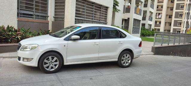 https://images10.gaadi.com/usedgaadi-sellcar/UsedCar/863c49aa-41ed-41e4-9155-0b2abfe0667d/a798e2a2-4382-4833-af20-5a0d44958a08.jpg?imwidth=6402