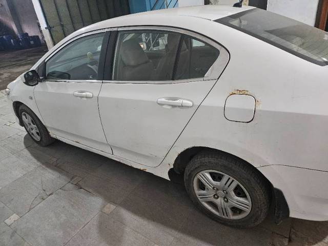 https://images10.gaadi.com/usedgaadi-sellcar/UsedCar/863e33c3-3685-4e63-9d00-8afb98aaa815/d51a7cea-defd-4dad-9abd-d502e82c56fa.jpg?imwidth=6402